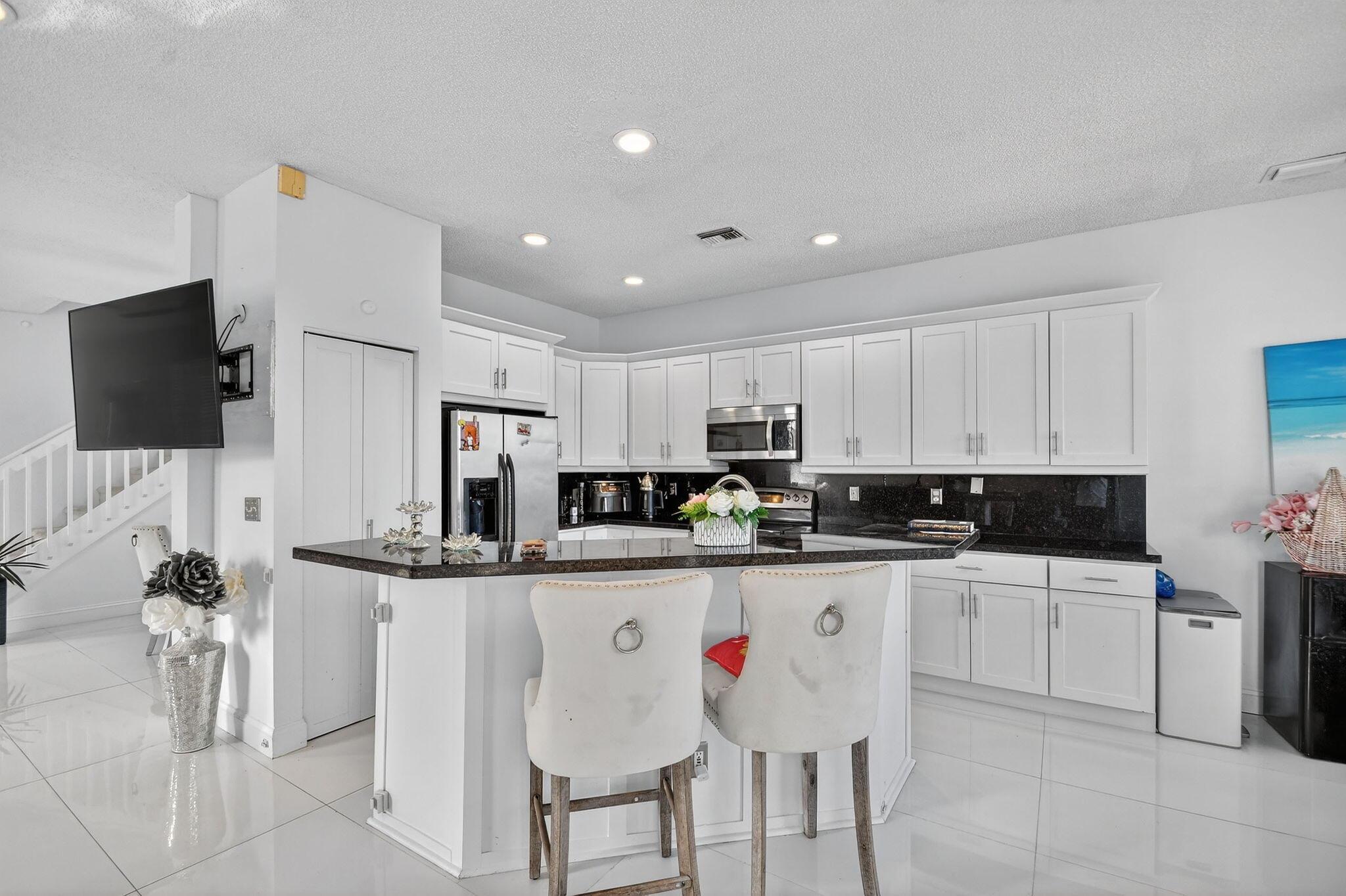 LAKE CHARLESTON - Residential