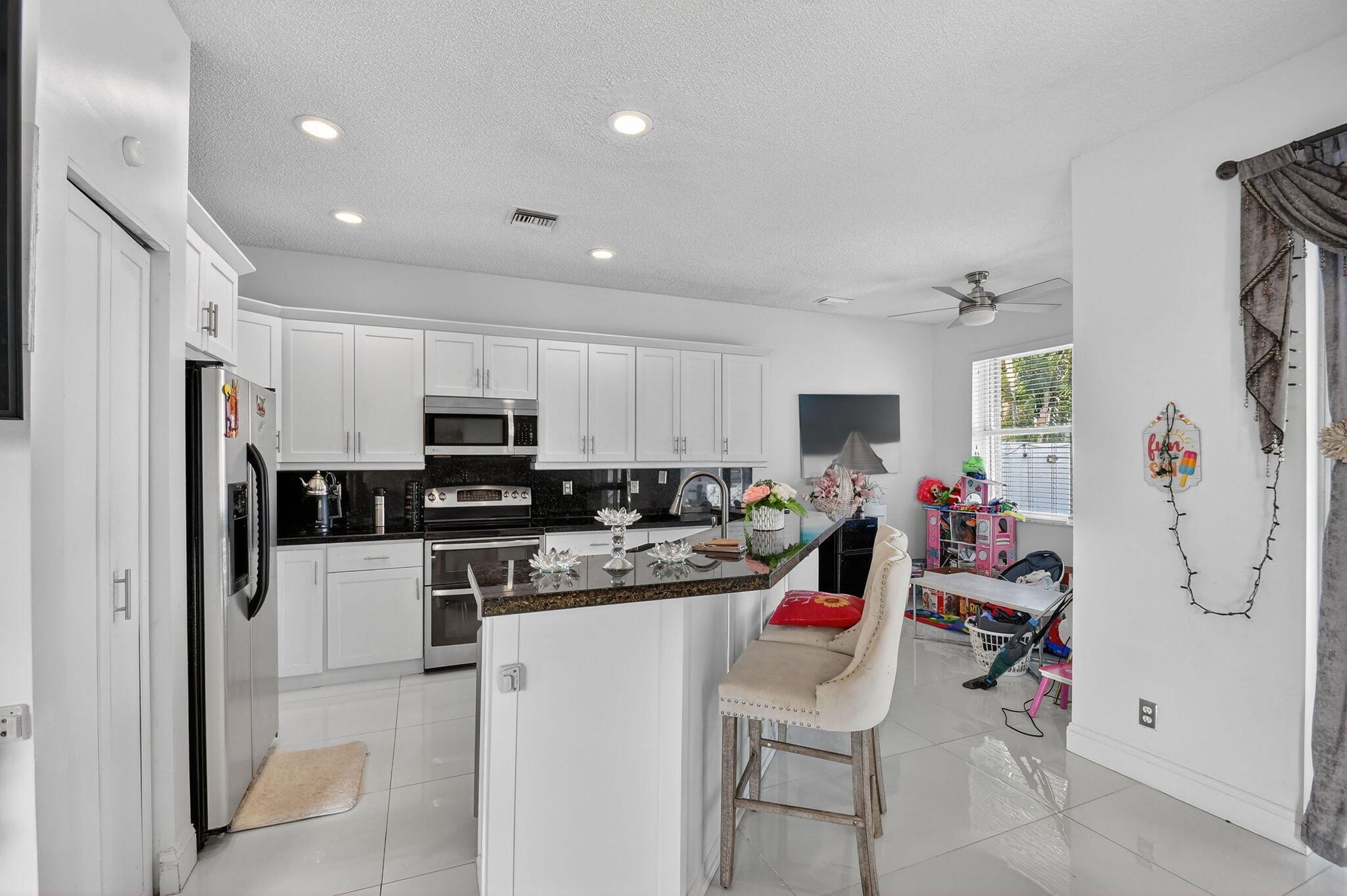 LAKE CHARLESTON - Residential