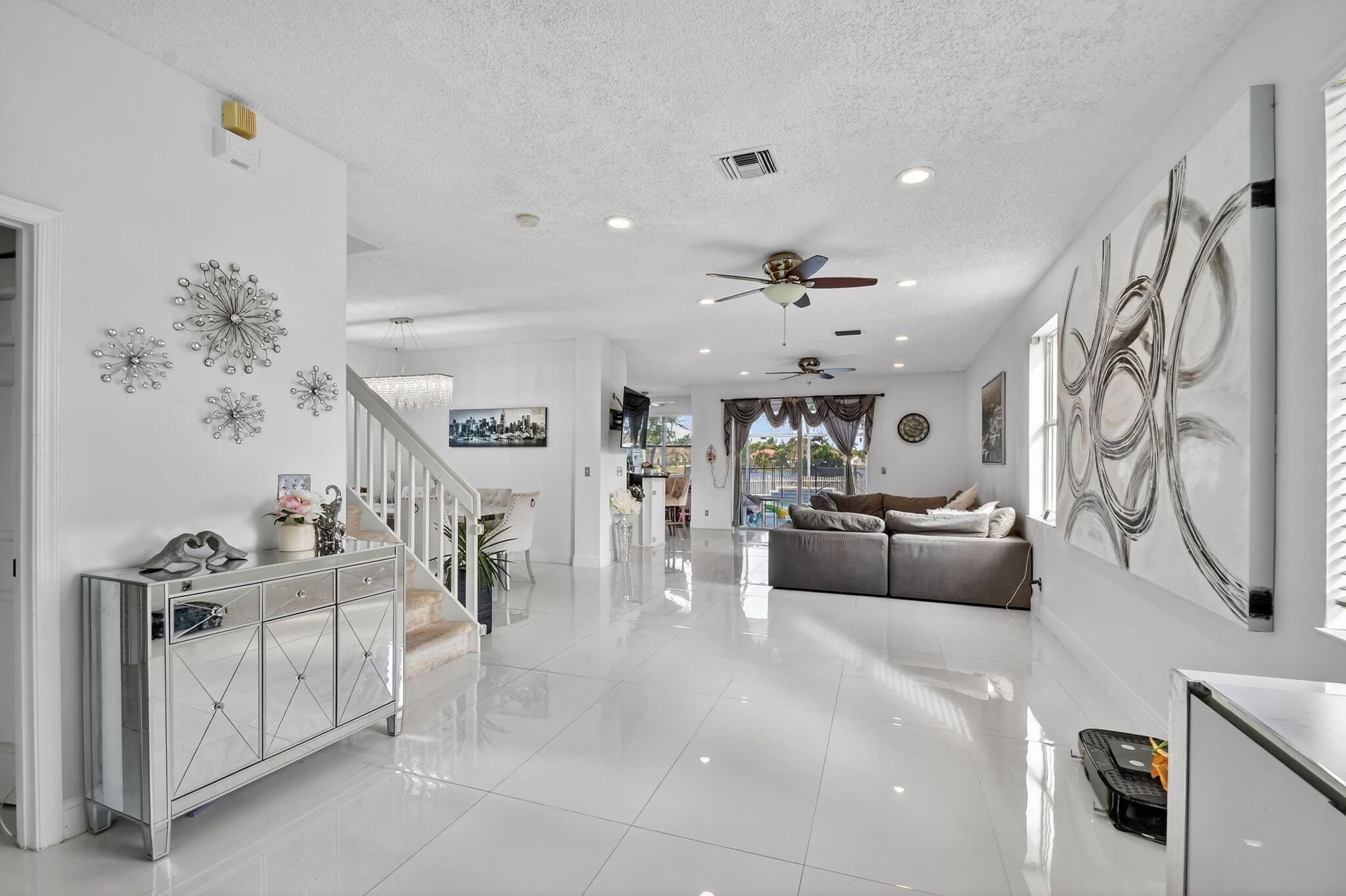 LAKE CHARLESTON - Residential