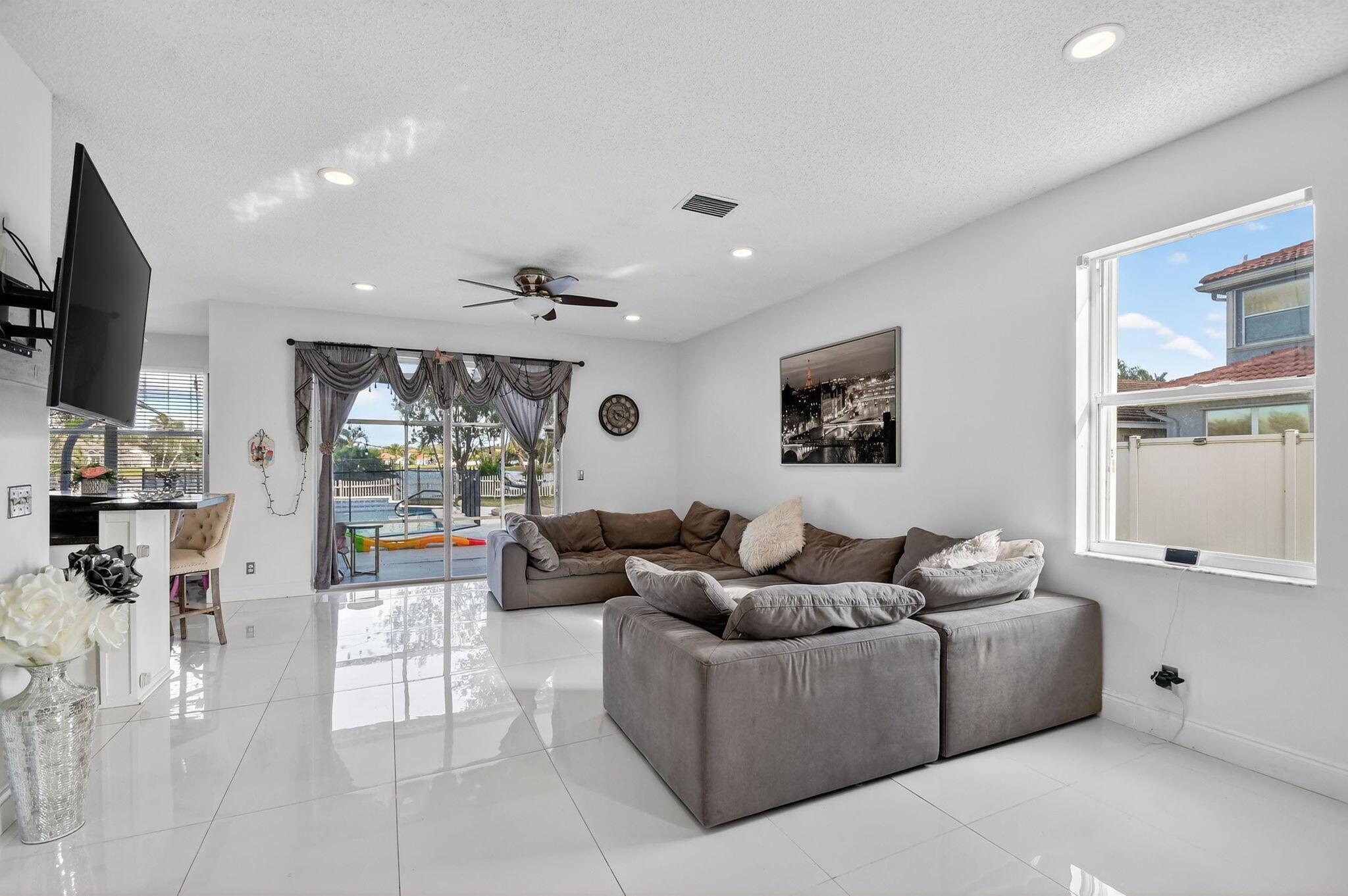 LAKE CHARLESTON - Residential