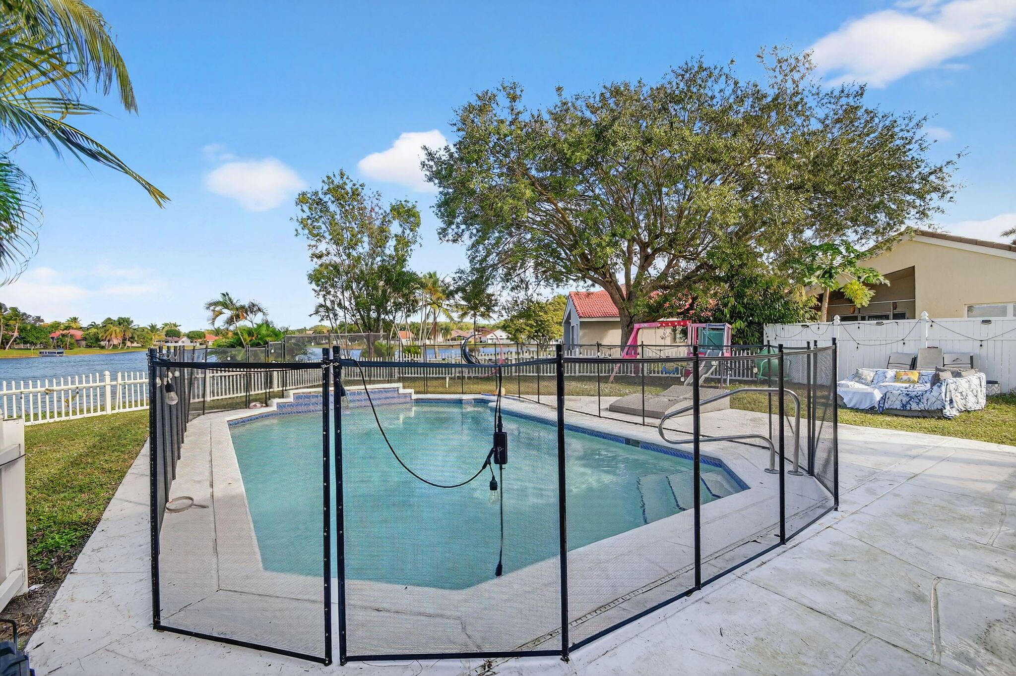 LAKE CHARLESTON - Residential