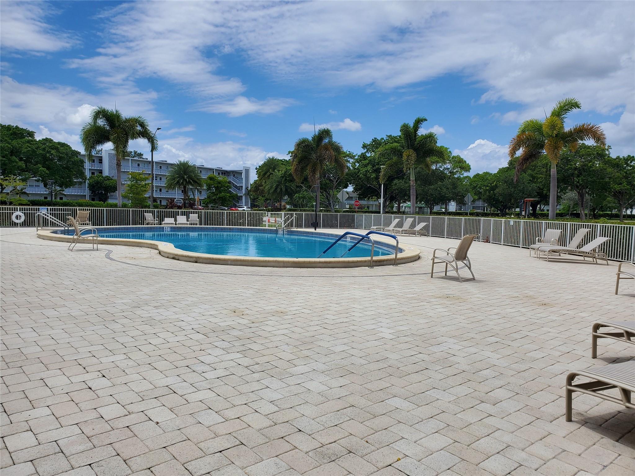 View photos, virtual tours, details... 110 Lyndhurst E 110