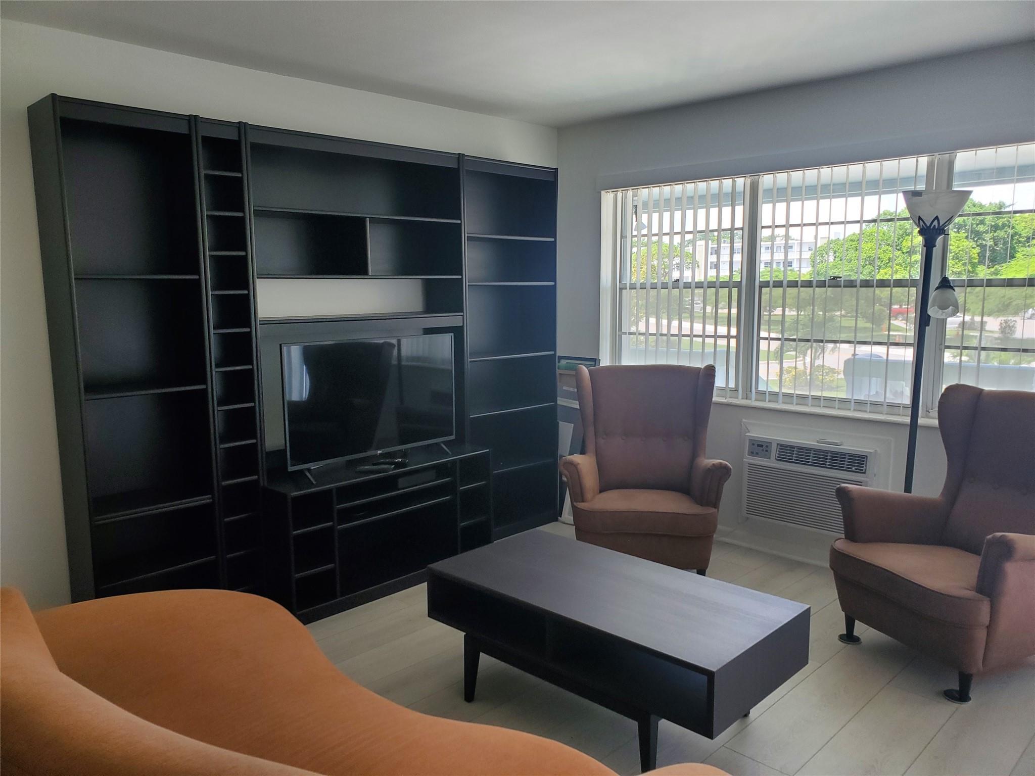 View photos, virtual tours, details... 110 Lyndhurst E 110