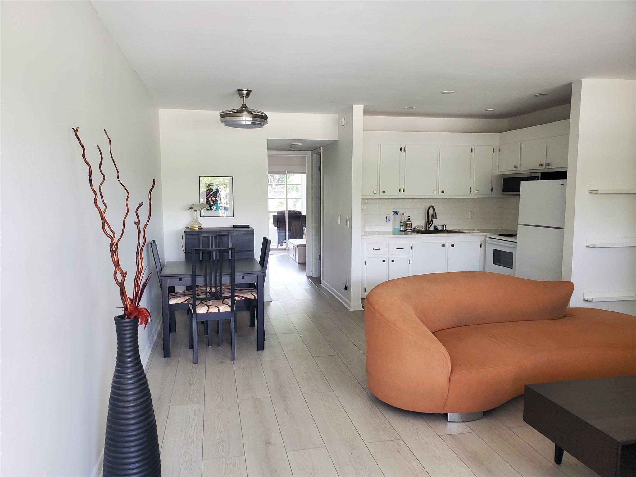 View photos, virtual tours, details... 110 Lyndhurst E 110