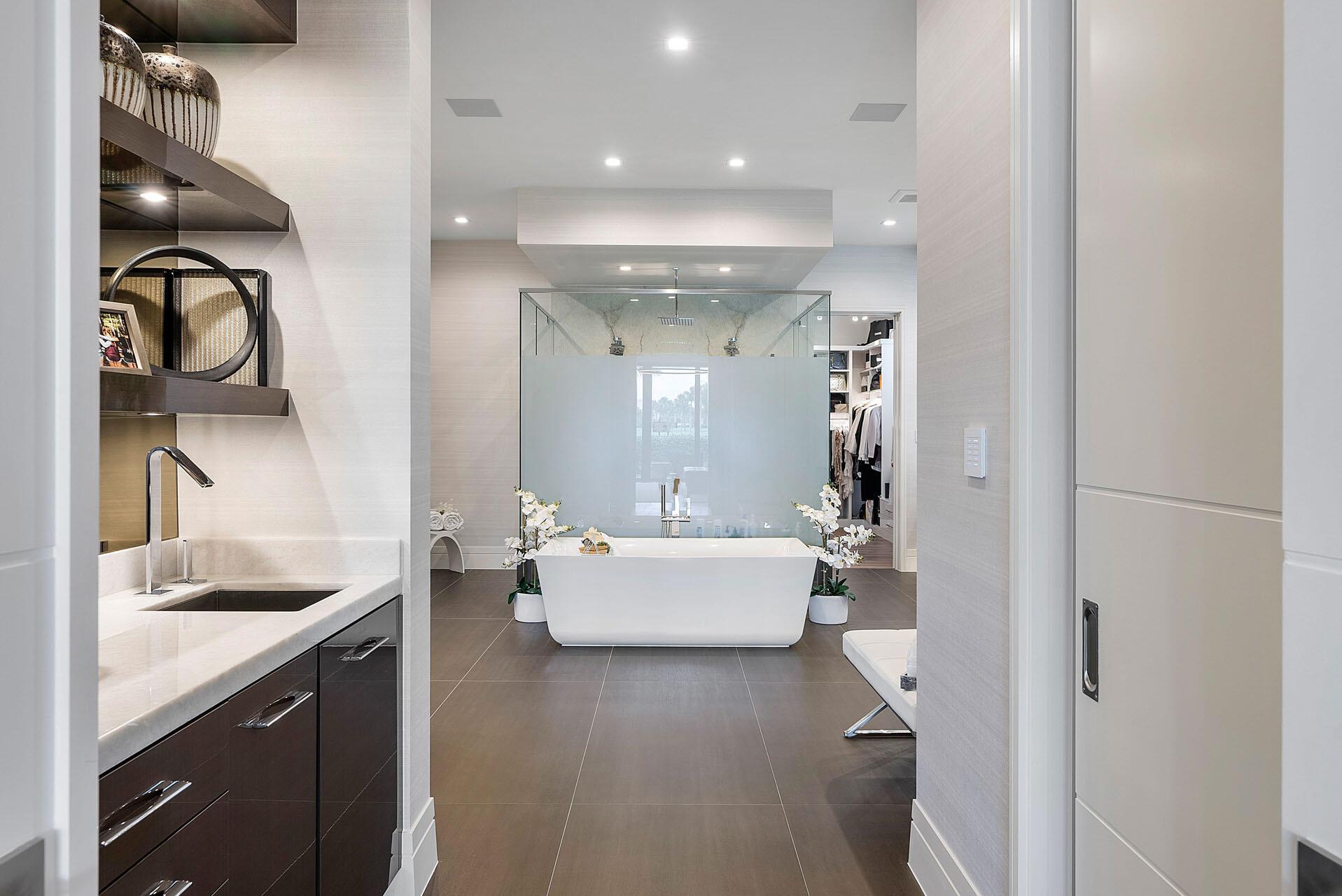 ROYAL PALM YACHT & COUNTR - Residential