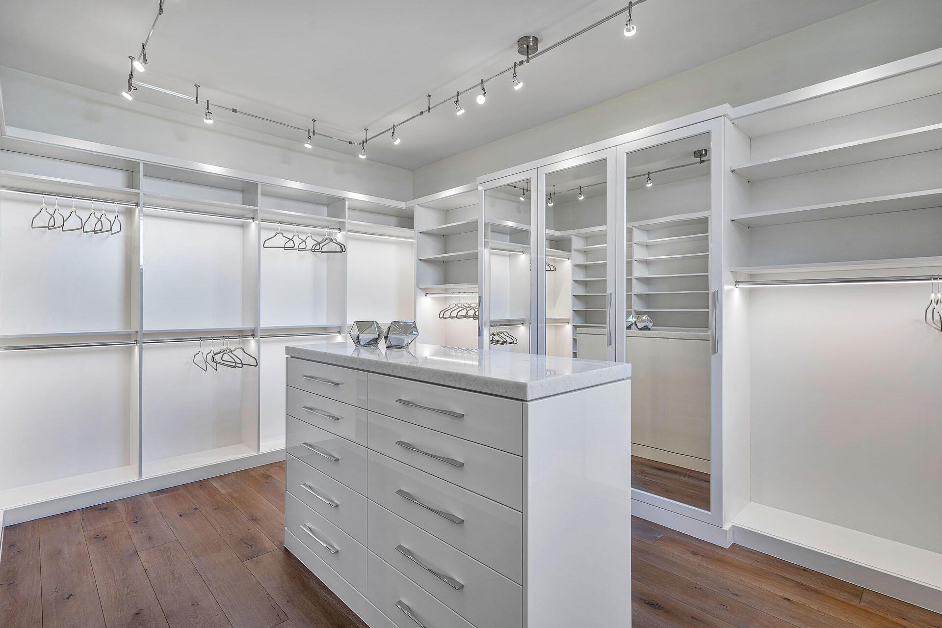 ROYAL PALM YACHT & COUNTR - Residential