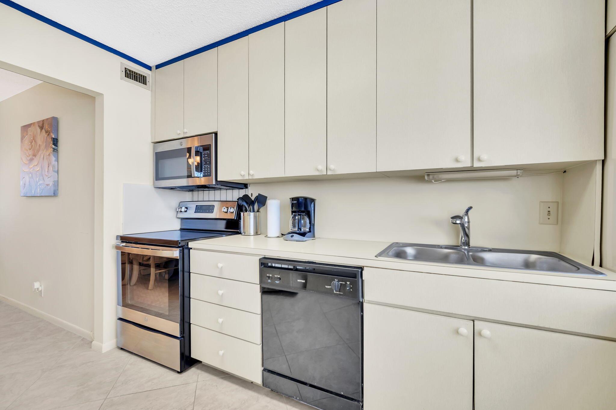 SEA RANCH LAKES NORTH CON - Residential Lease