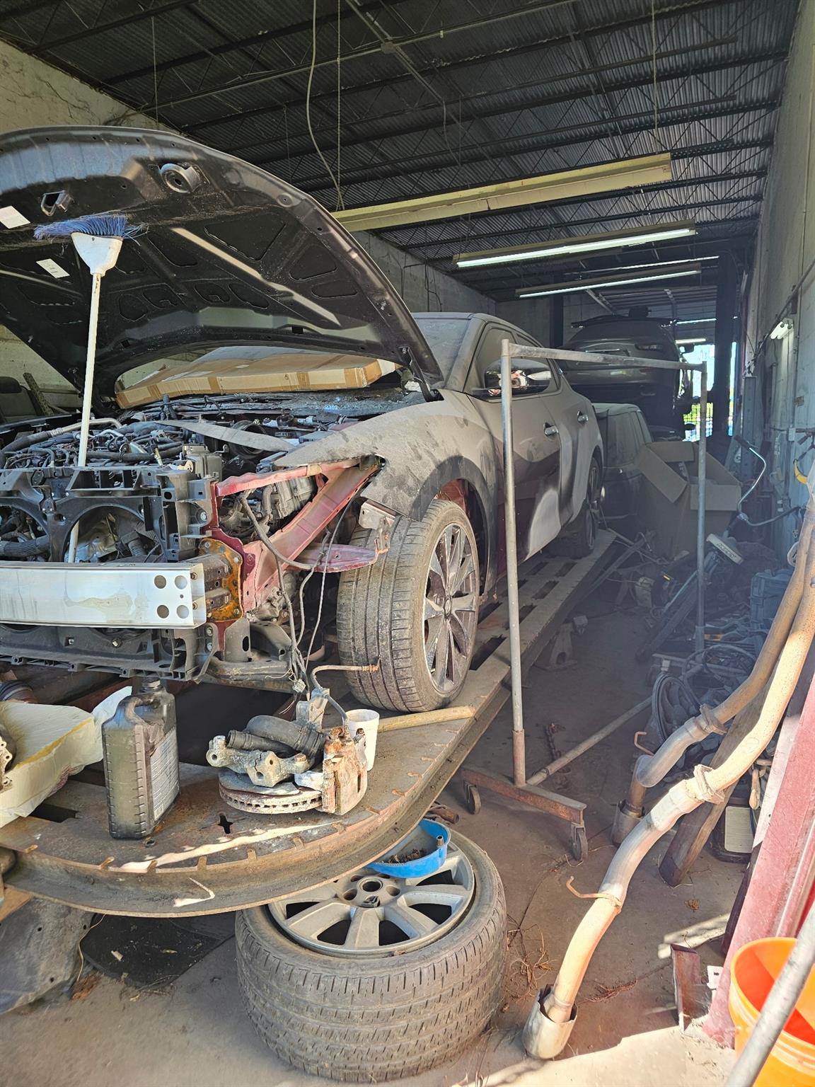 Main image without alt text