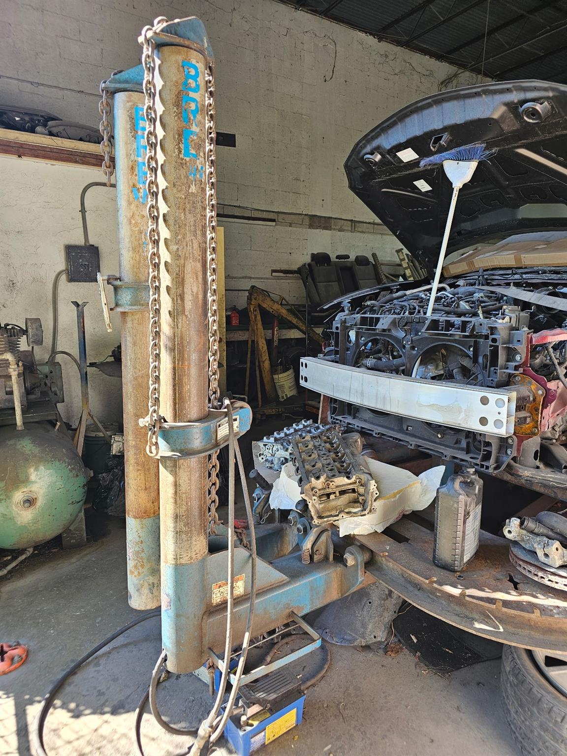 Main image without alt text