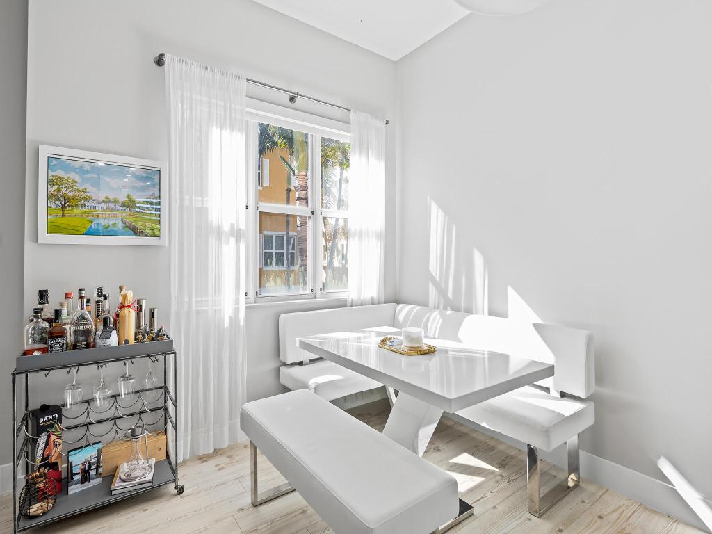 Vintage Lighthouse Point - Residential Lease