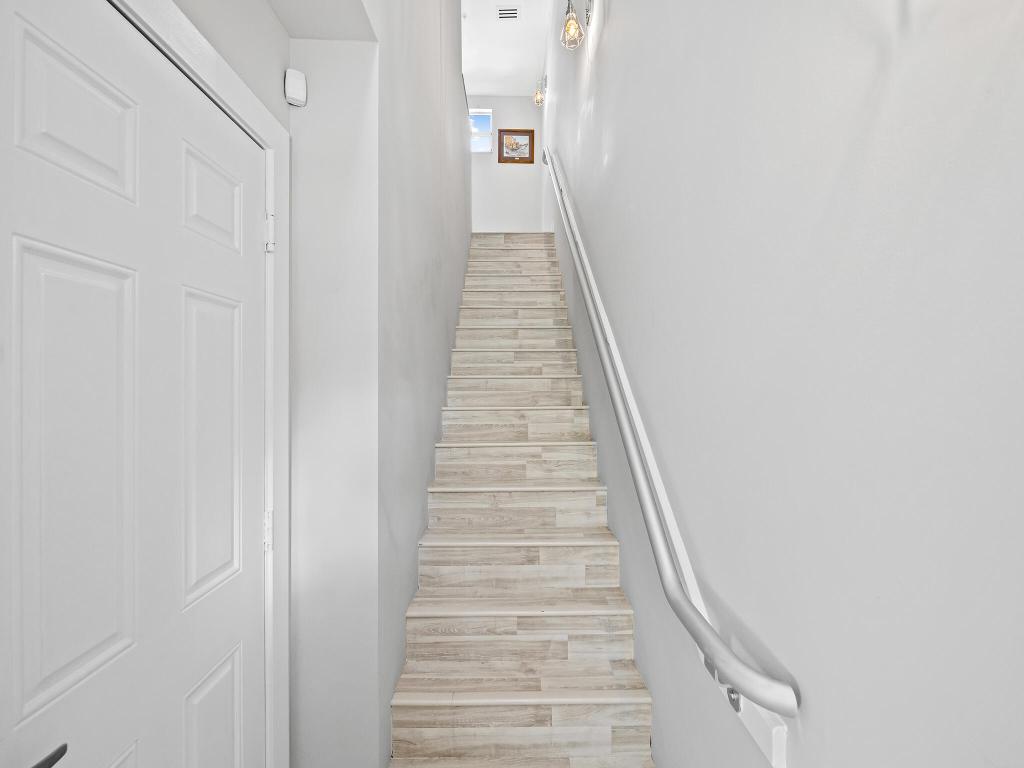 Vintage Lighthouse Point - Residential Lease