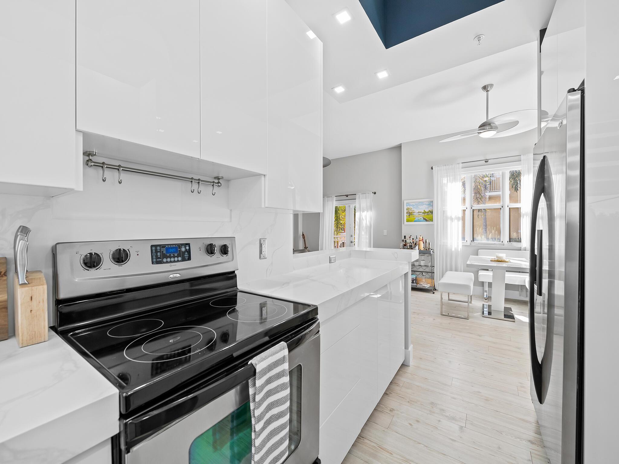 Vintage Lighthouse Point - Residential Lease