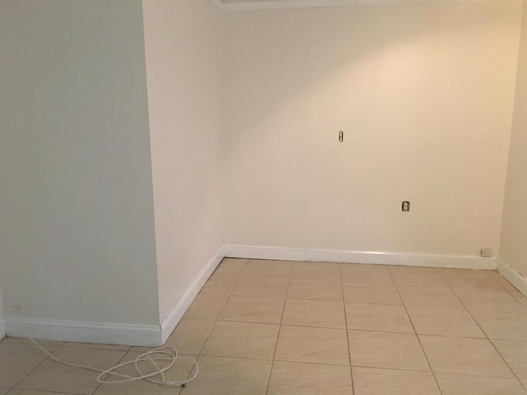 SHERATON PLAZA UNIT 4 REPLAT - Residential Lease