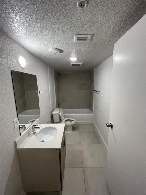 PRESTIGE WATERFRONT - Residential Lease