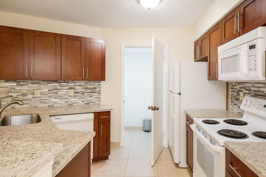Ready to move in! Beautifully maintained 2 bed / 2 bath first-floor unit with balcony. Upgraded kitchen with granite countertops, tile & parquet flooring, and newer A/C. Located in the highly desirable Summerbreeze community with pool, tennis, fitness center, playground, and more! Conveniently close to shopping, dining, major roads, and public transportation.