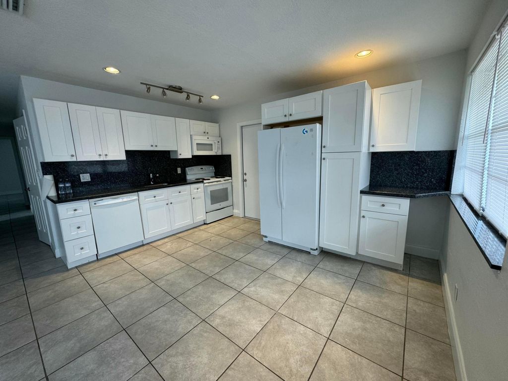 Photo of 334 NW 7th Avenue, Delray Beach, FL 33444 (MLS # R11046176)