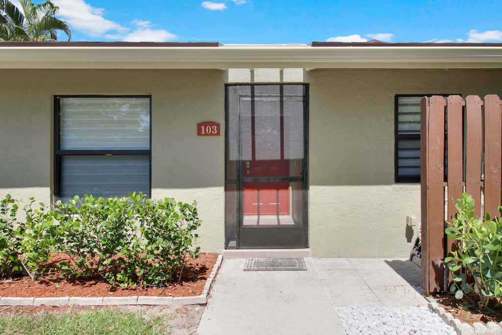 Photo of 103 Meadows Drive, Boynton Beach, FL 33436 (MLS # R11005160)