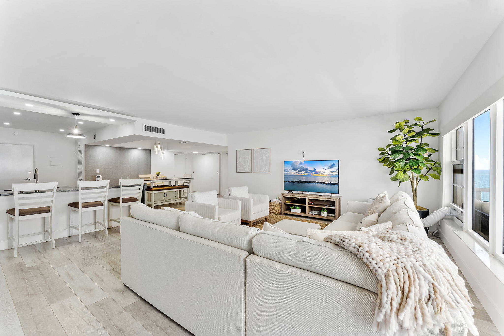 REGENCY TOWER SOUTH CONDO - Residential Lease