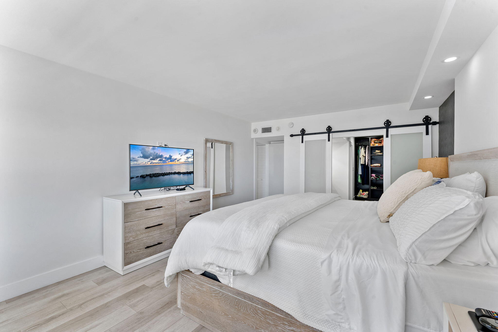 REGENCY TOWER SOUTH CONDO - Residential Lease
