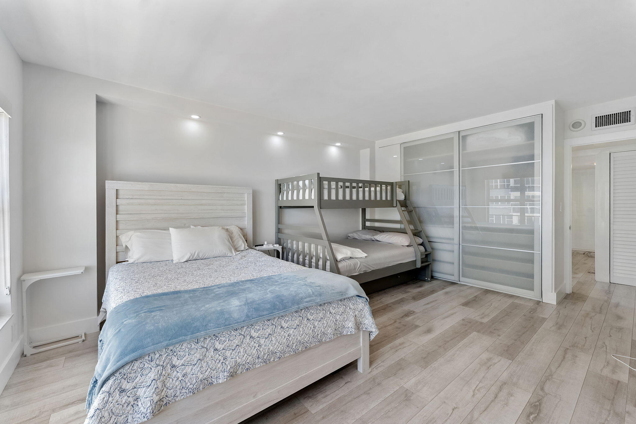 REGENCY TOWER SOUTH CONDO - Residential Lease