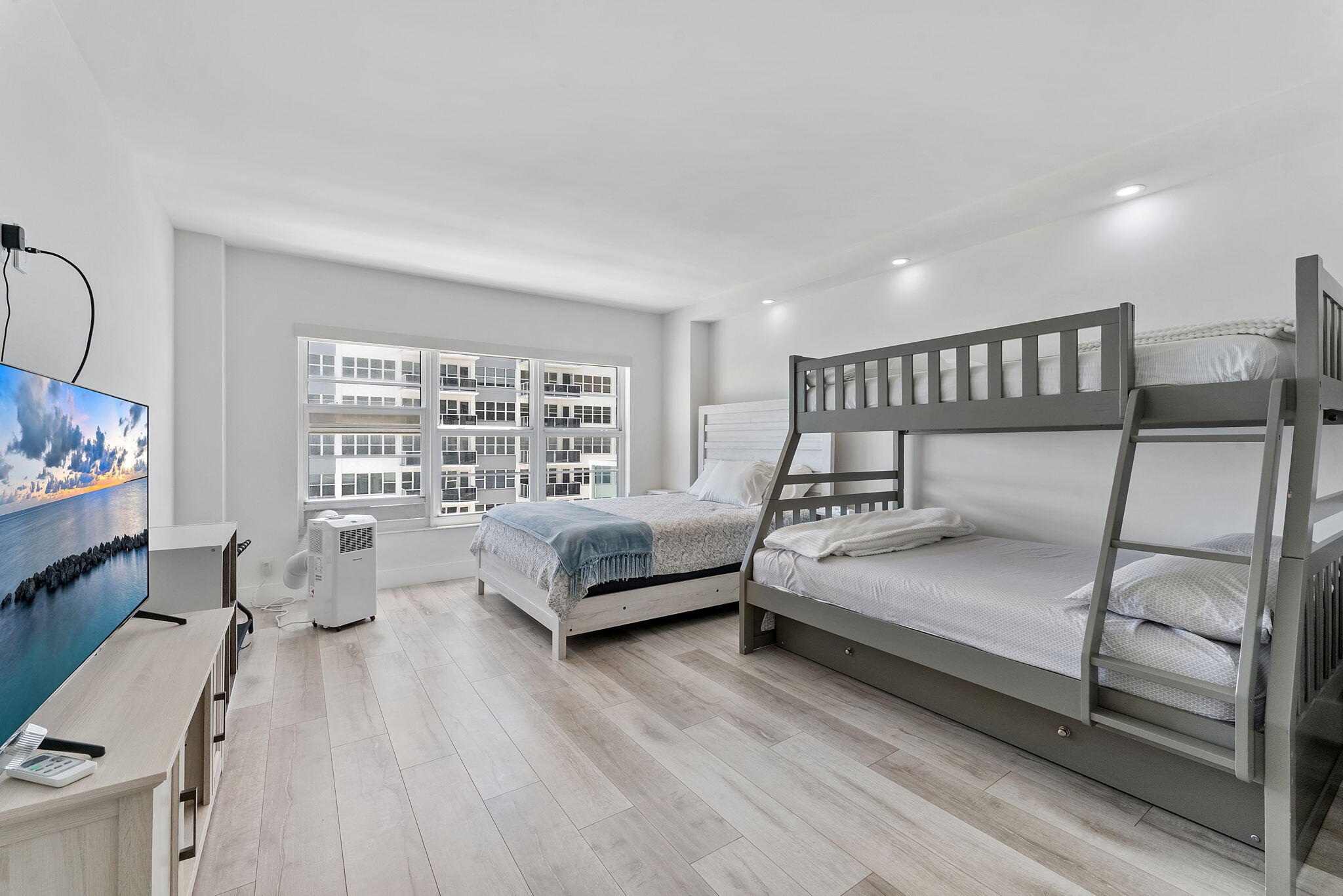 REGENCY TOWER SOUTH CONDO - Residential Lease