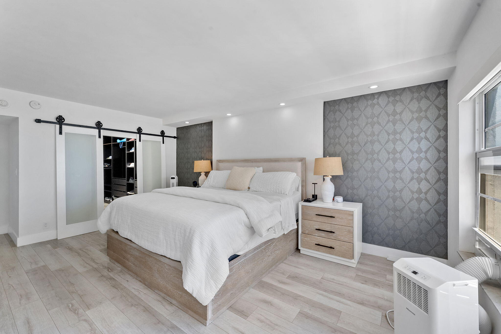 REGENCY TOWER SOUTH CONDO - Residential Lease