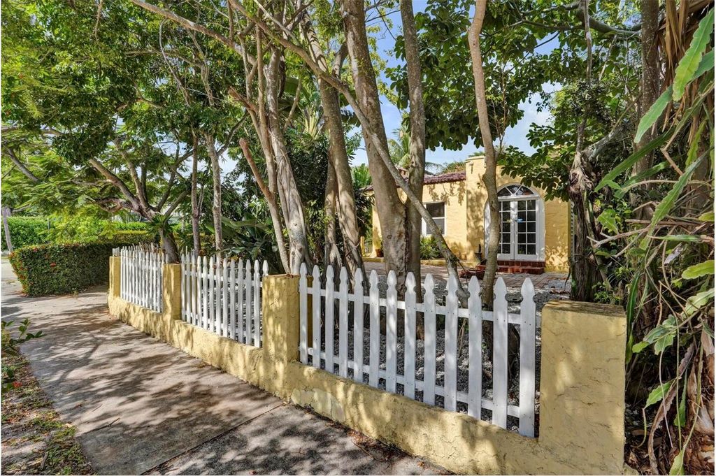 Photo of 1818 Florida Avenue, West Palm Beach, FL 33401 (MLS # R11144679)