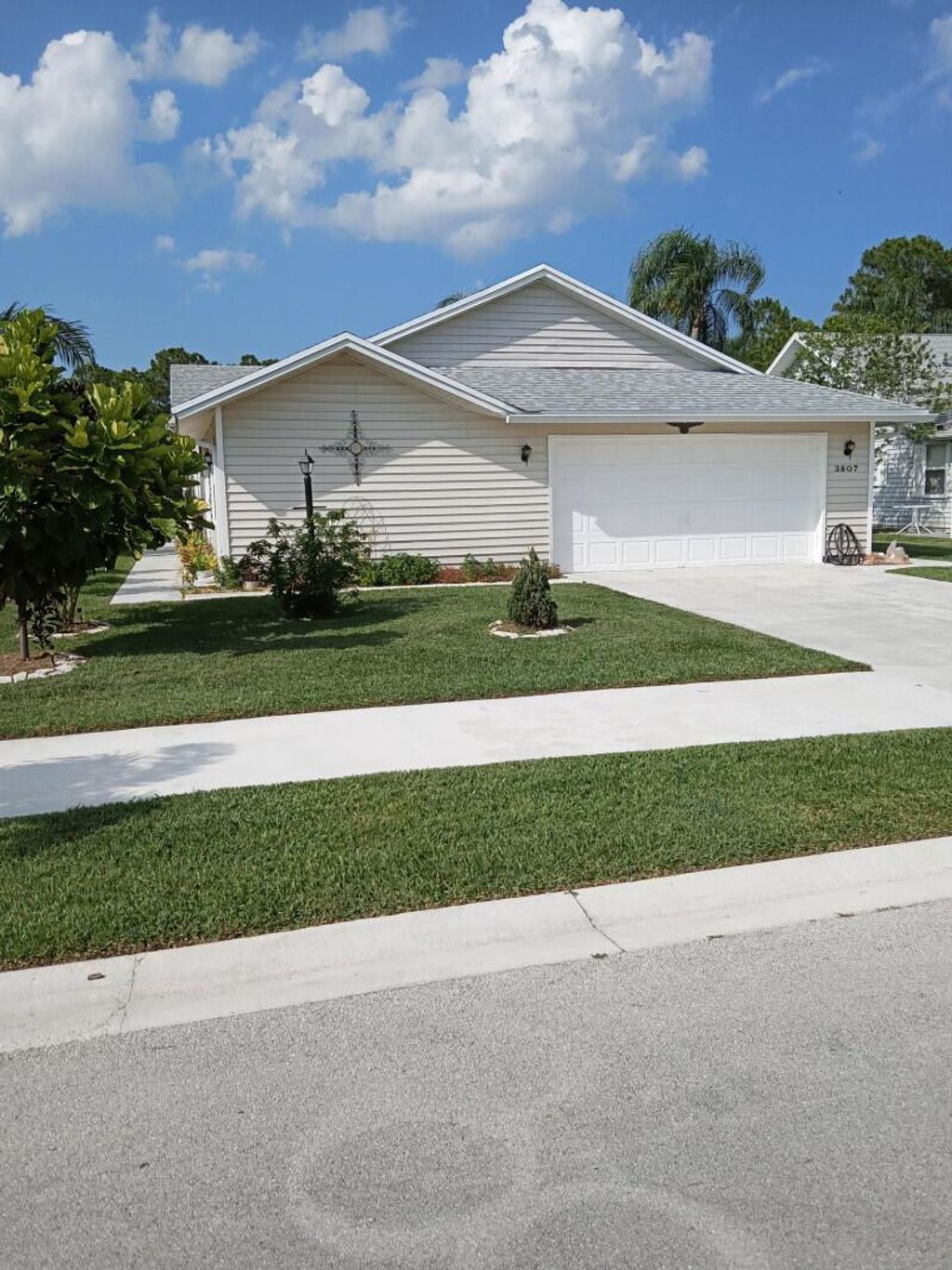 Photo of 3807 SE Bluebill Place, Stuart, FL 34997 (MLS # R10923960)
