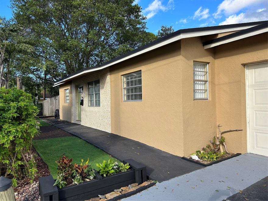 Come move Downtown Oakland Park Culinary Art 
District to this 3 bedroom 2 bath single-family home with two car garage.
New floors, freshly painted. appliances to be installed.
Pets ok with landlords approval. Walk to dog park and restaurants and more.