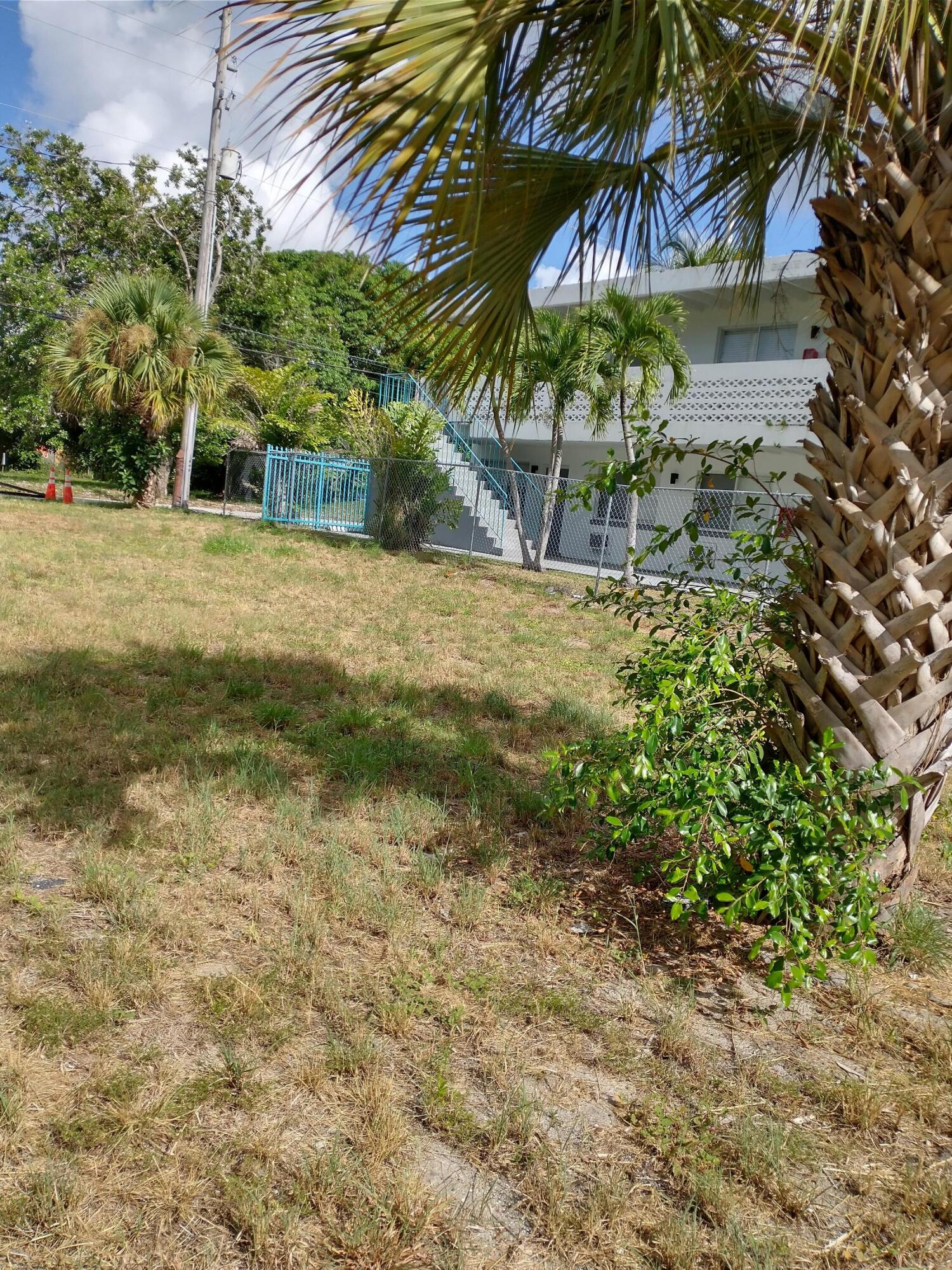 2907 Broadway Avenue