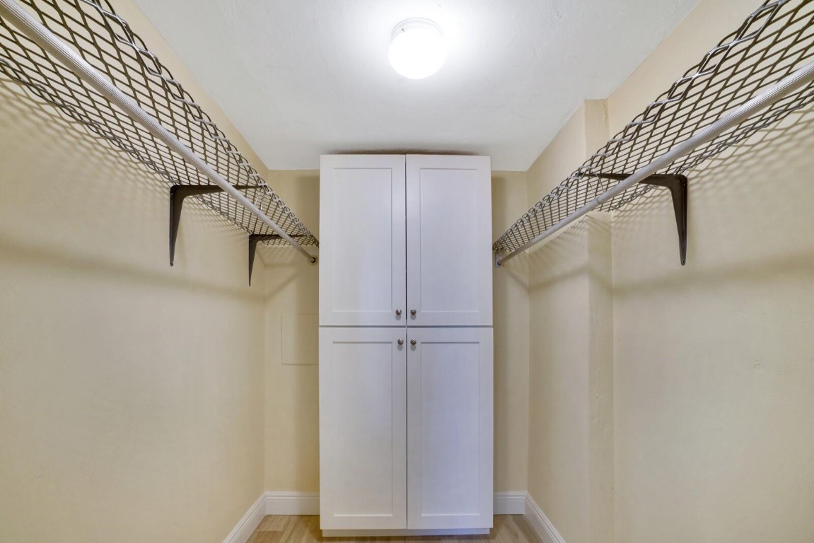 LIGHTHOUSE POINT PLAZA CO - Residential Lease