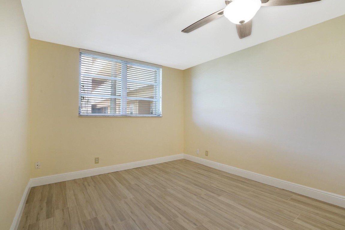 LIGHTHOUSE POINT PLAZA CO - Residential Lease