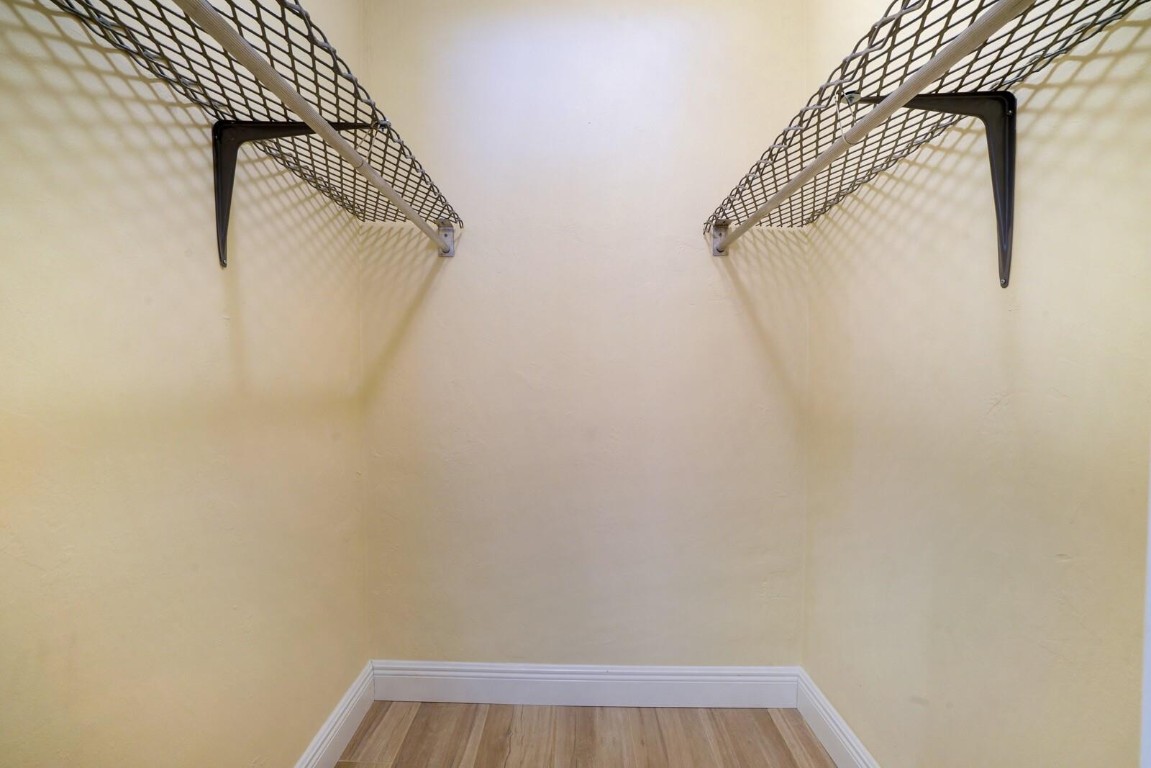 LIGHTHOUSE POINT PLAZA CO - Residential Lease