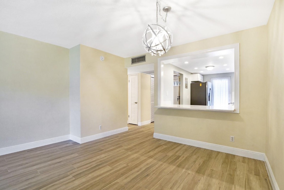 LIGHTHOUSE POINT PLAZA CO - Residential Lease