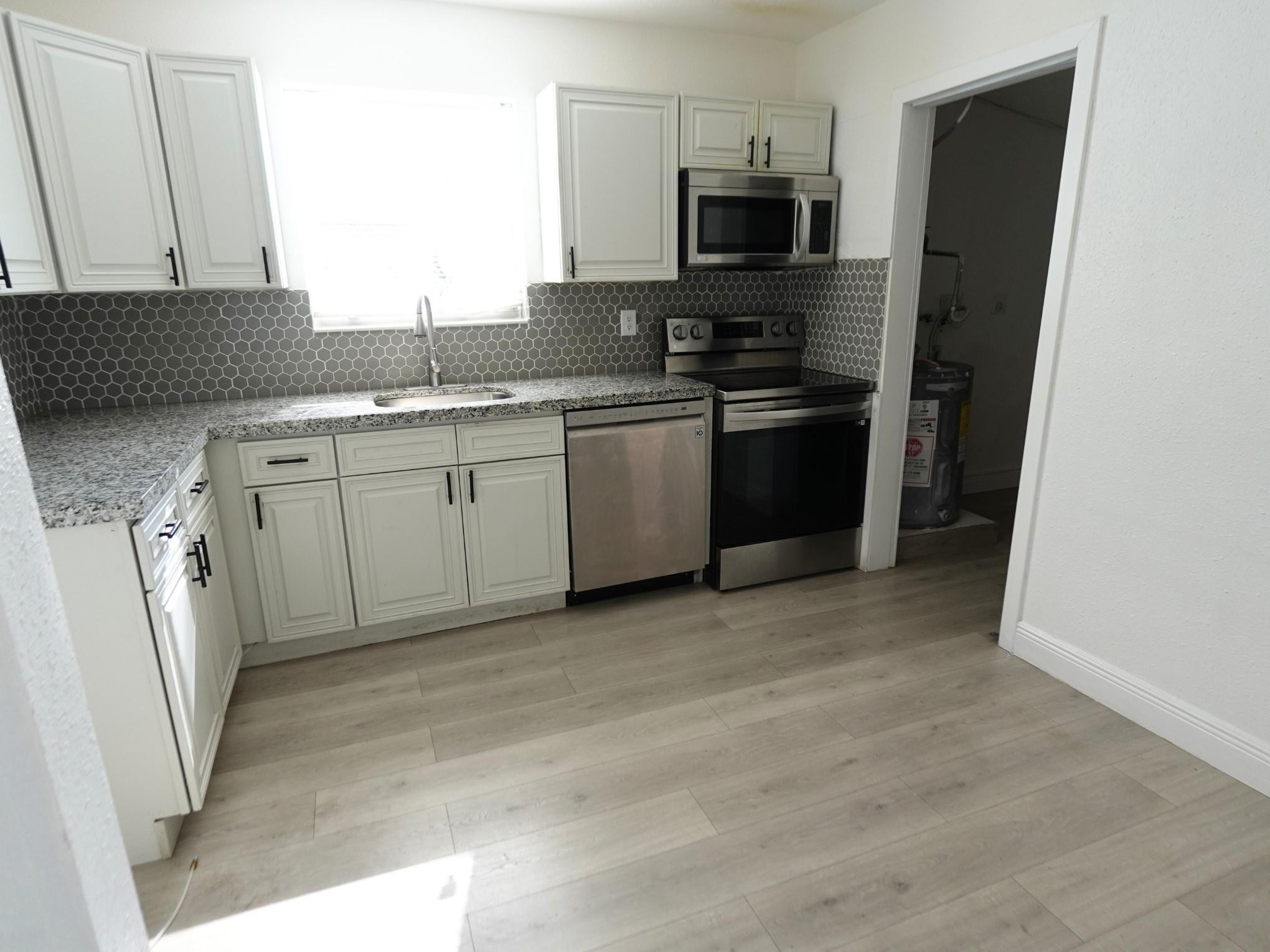 LAUDERDALE LAKES WEST GAT - Residential