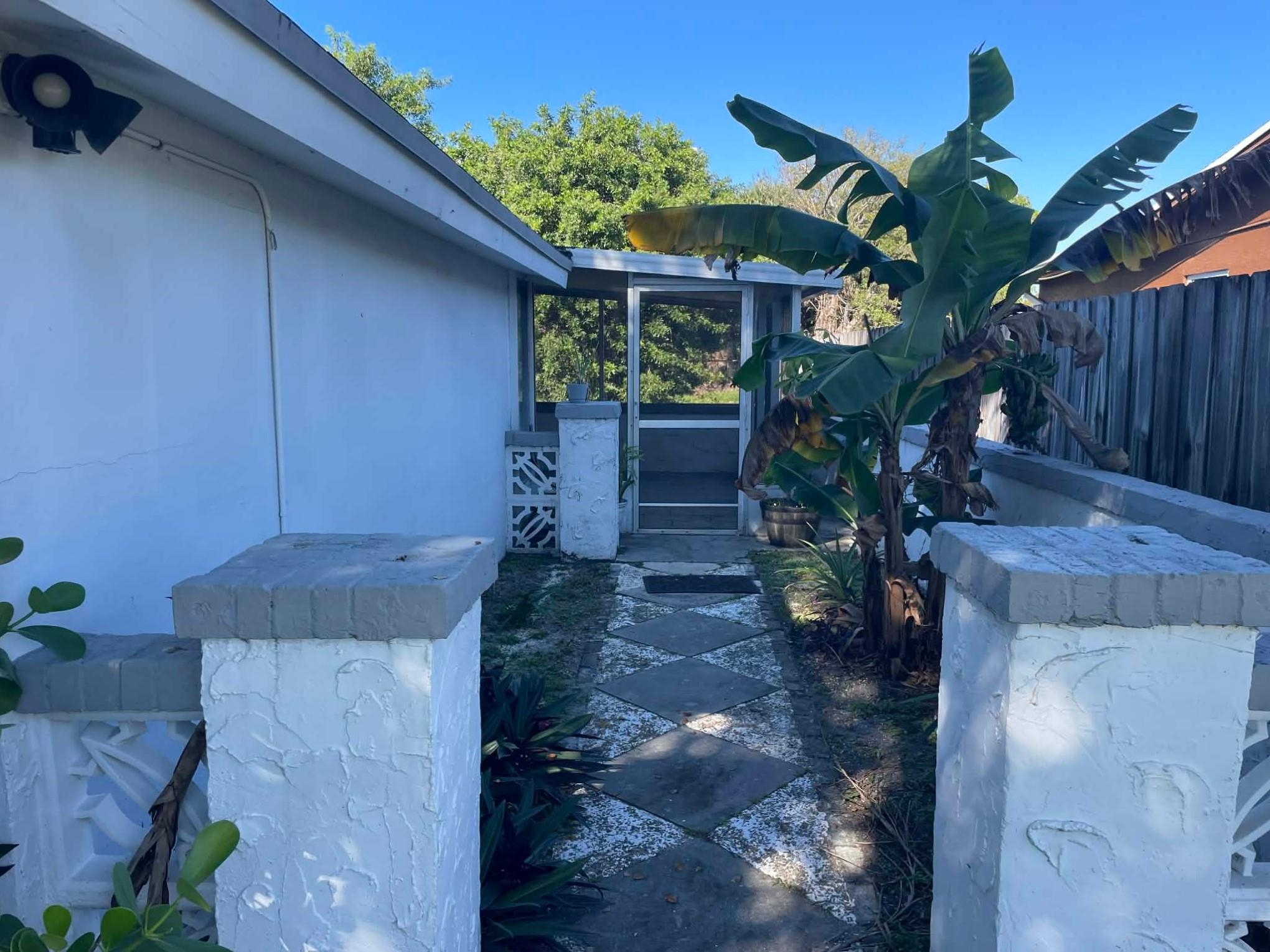 LAUDERDALE LAKES WEST GAT - Residential