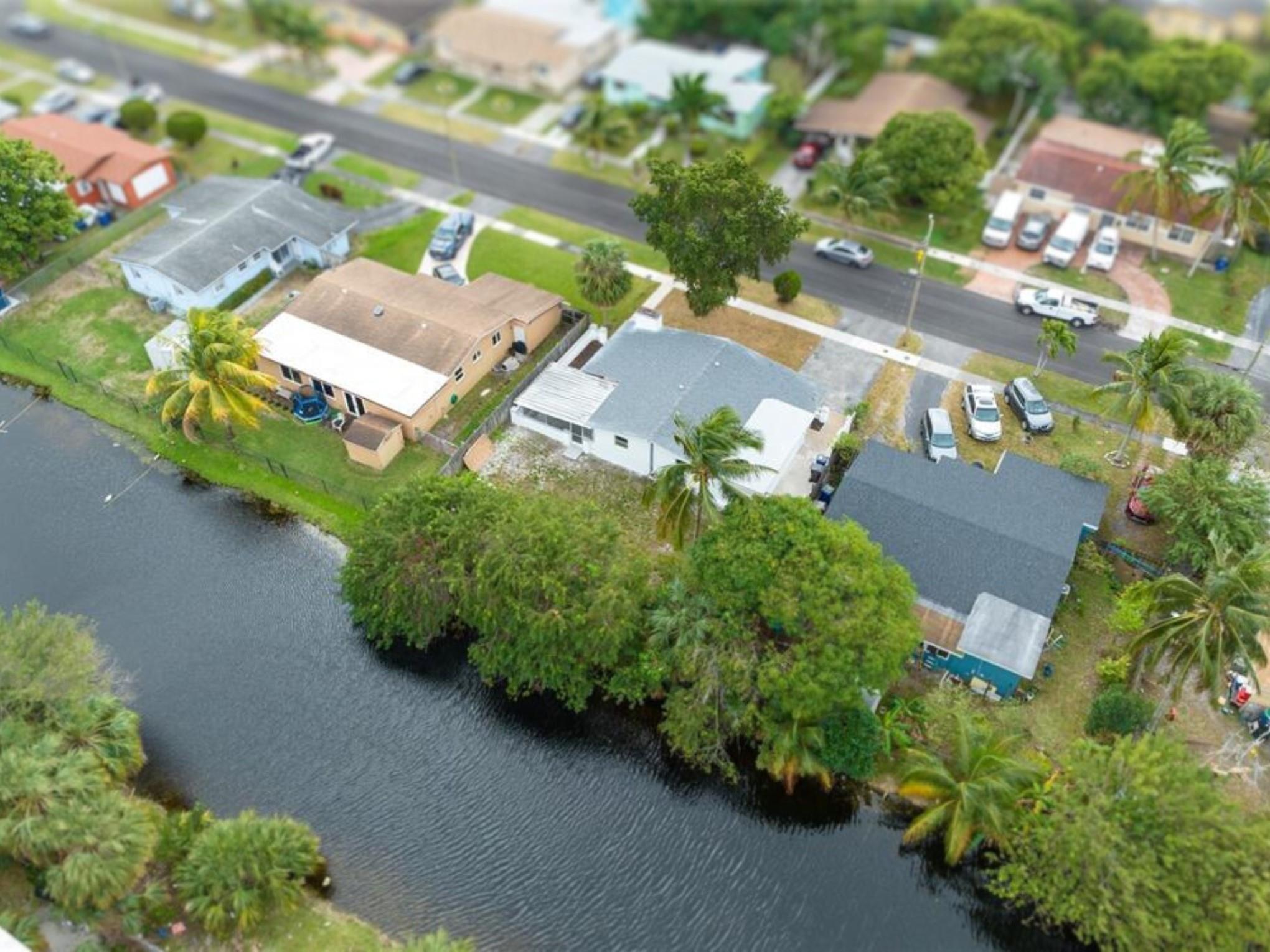 LAUDERDALE LAKES WEST GAT - Residential