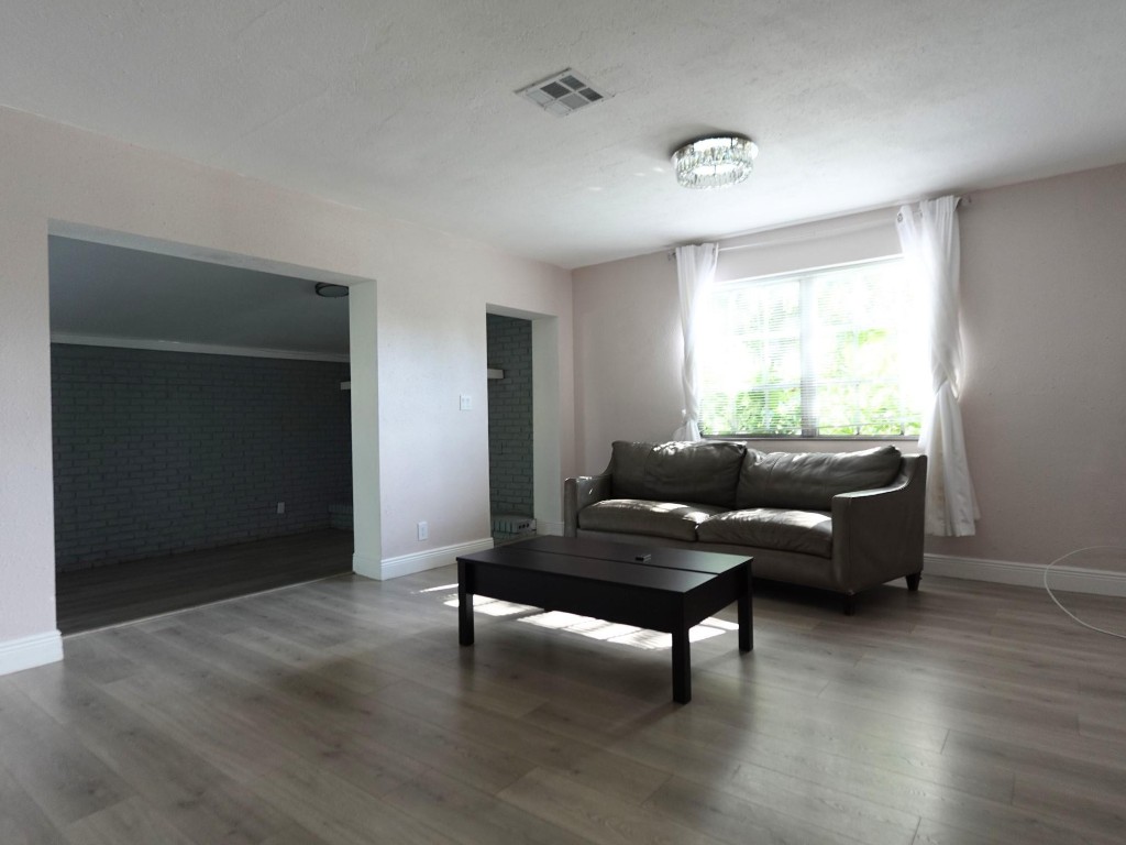 LAUDERDALE LAKES WEST GAT - Residential