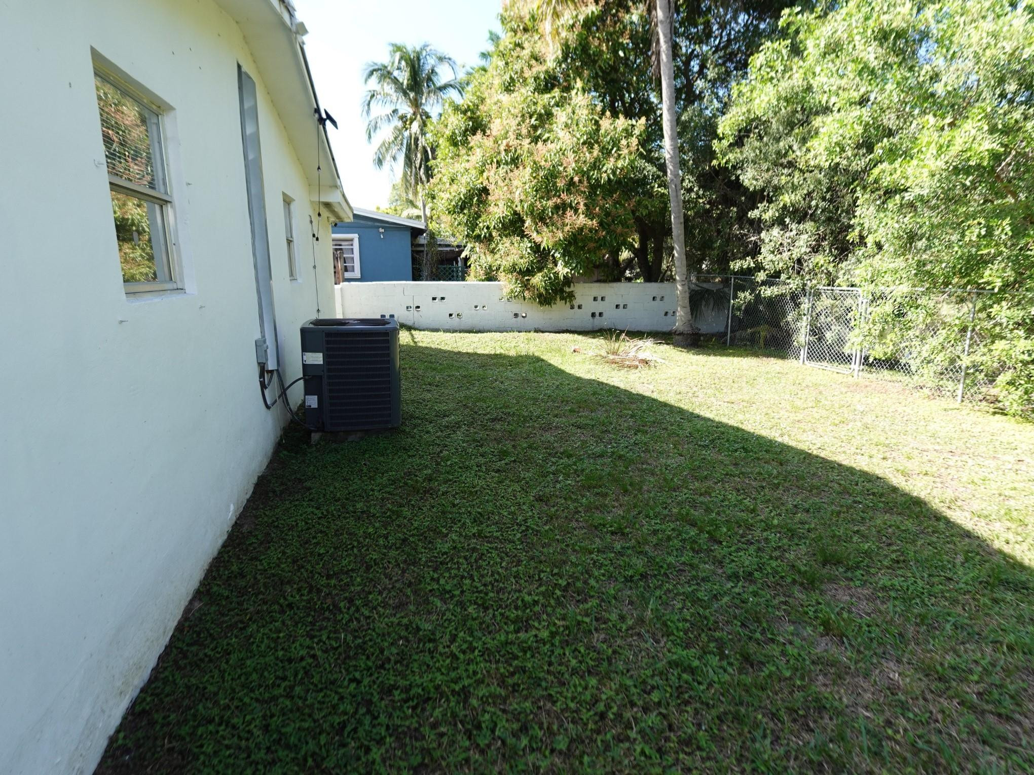 LAUDERDALE LAKES WEST GAT - Residential