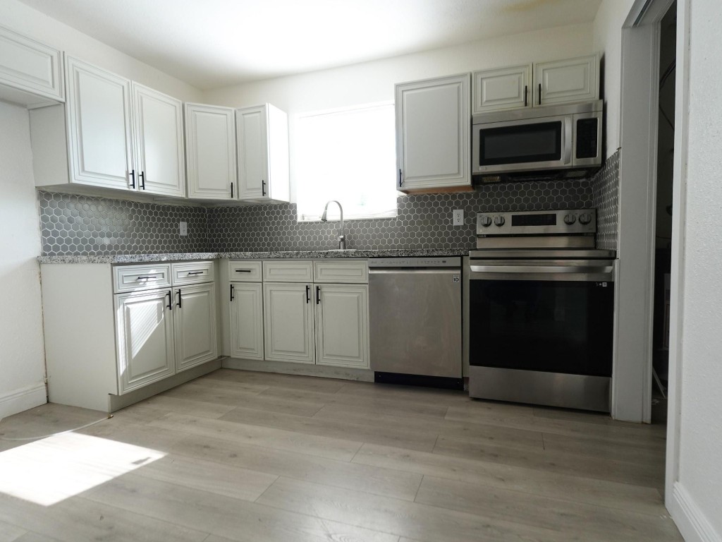 LAUDERDALE LAKES WEST GAT - Residential