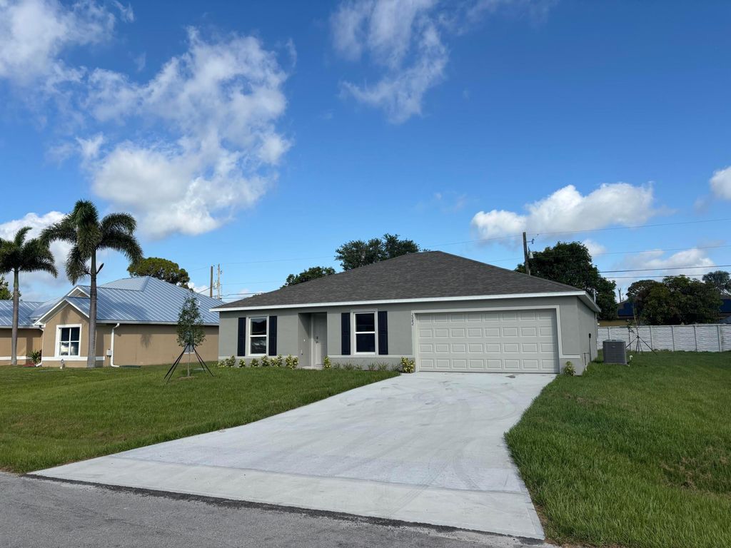 Photo of 2082 SE Buttonwood Drive, Port Saint Lucie, FL 34953 (MLS # R11093381)