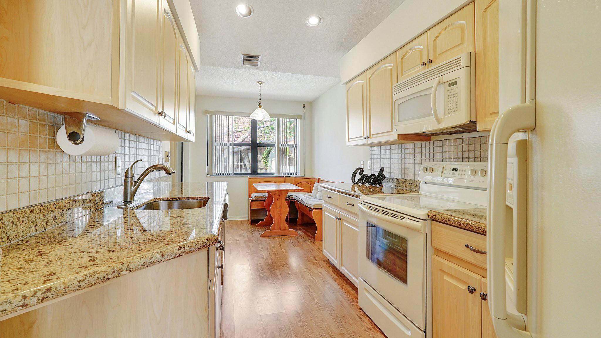 3407 Emerald Oaks Dr