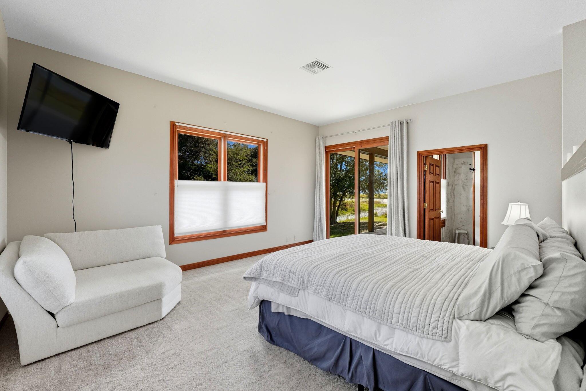 BREEZY POINT - Residential