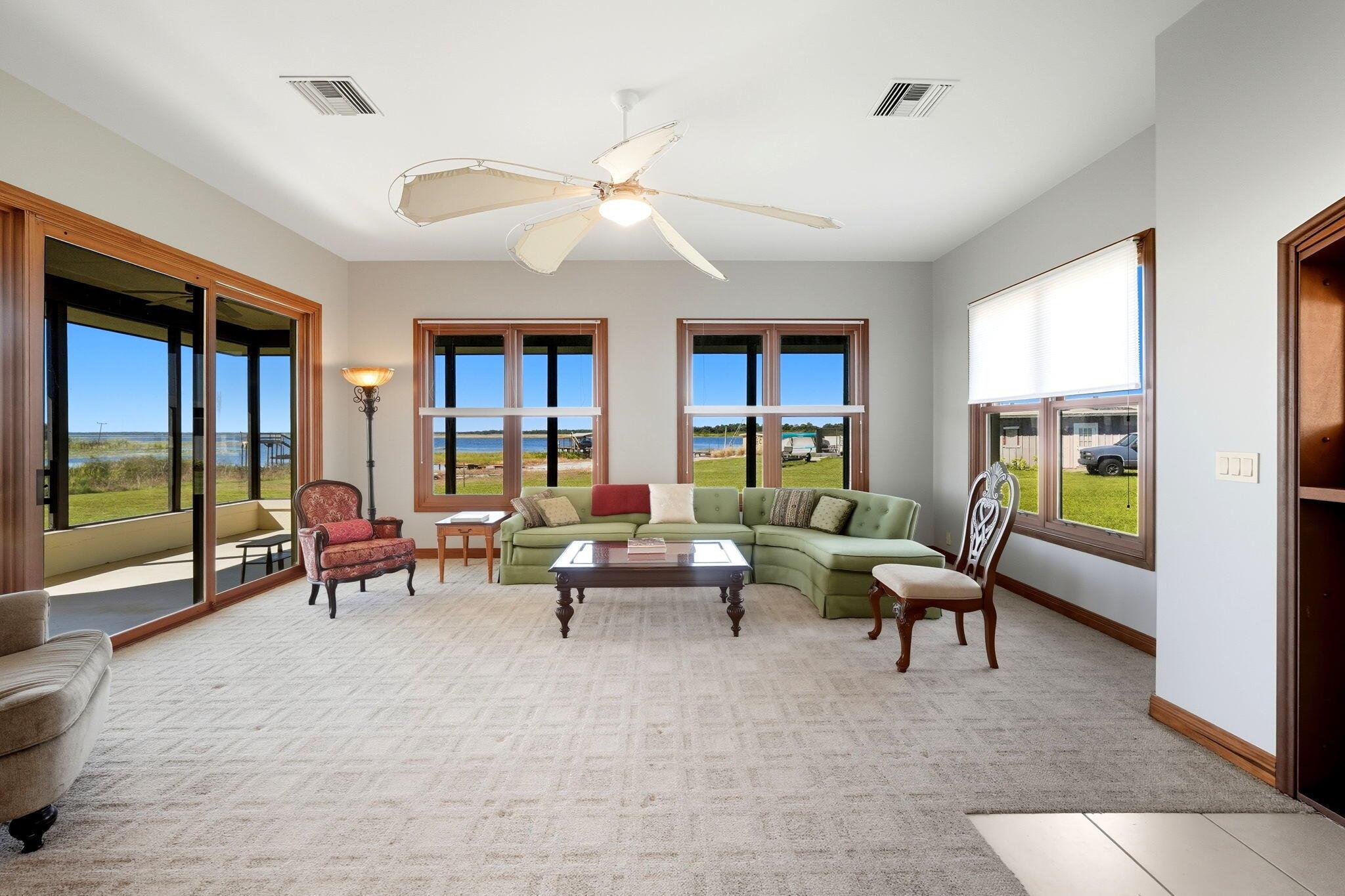 BREEZY POINT - Residential