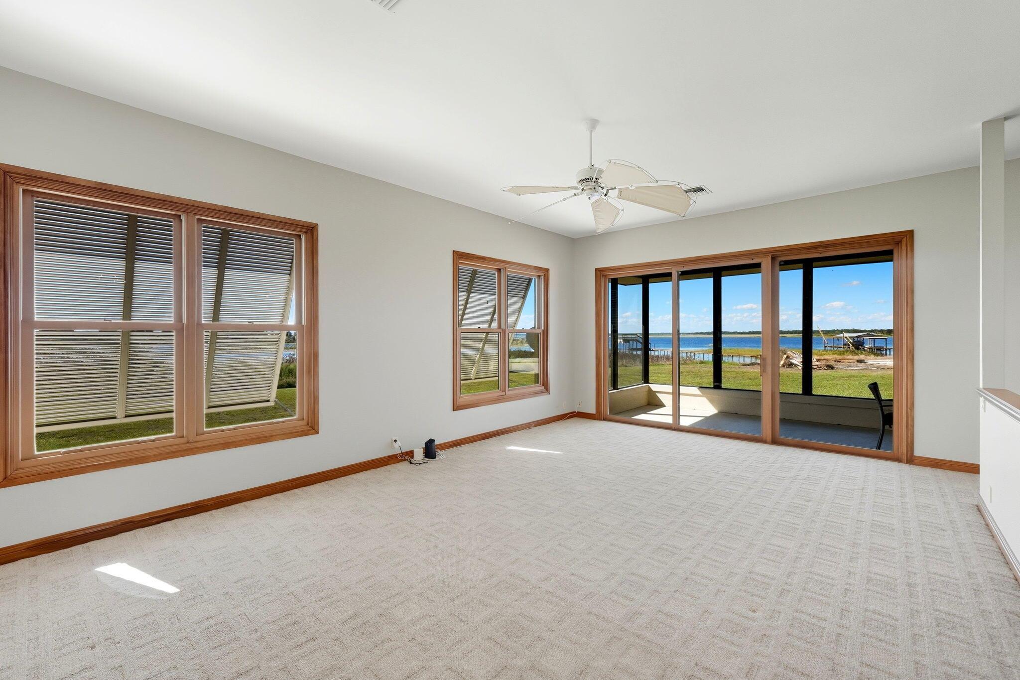 BREEZY POINT - Residential