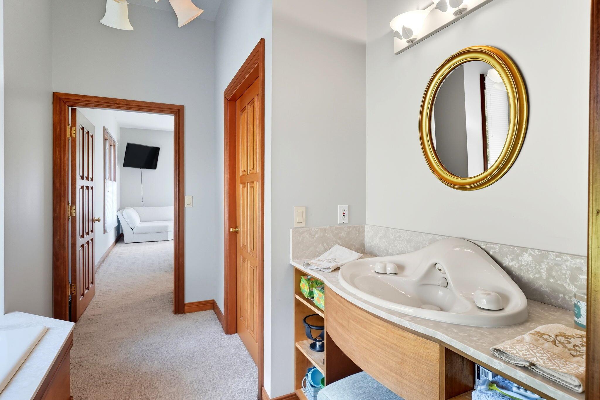 BREEZY POINT - Residential