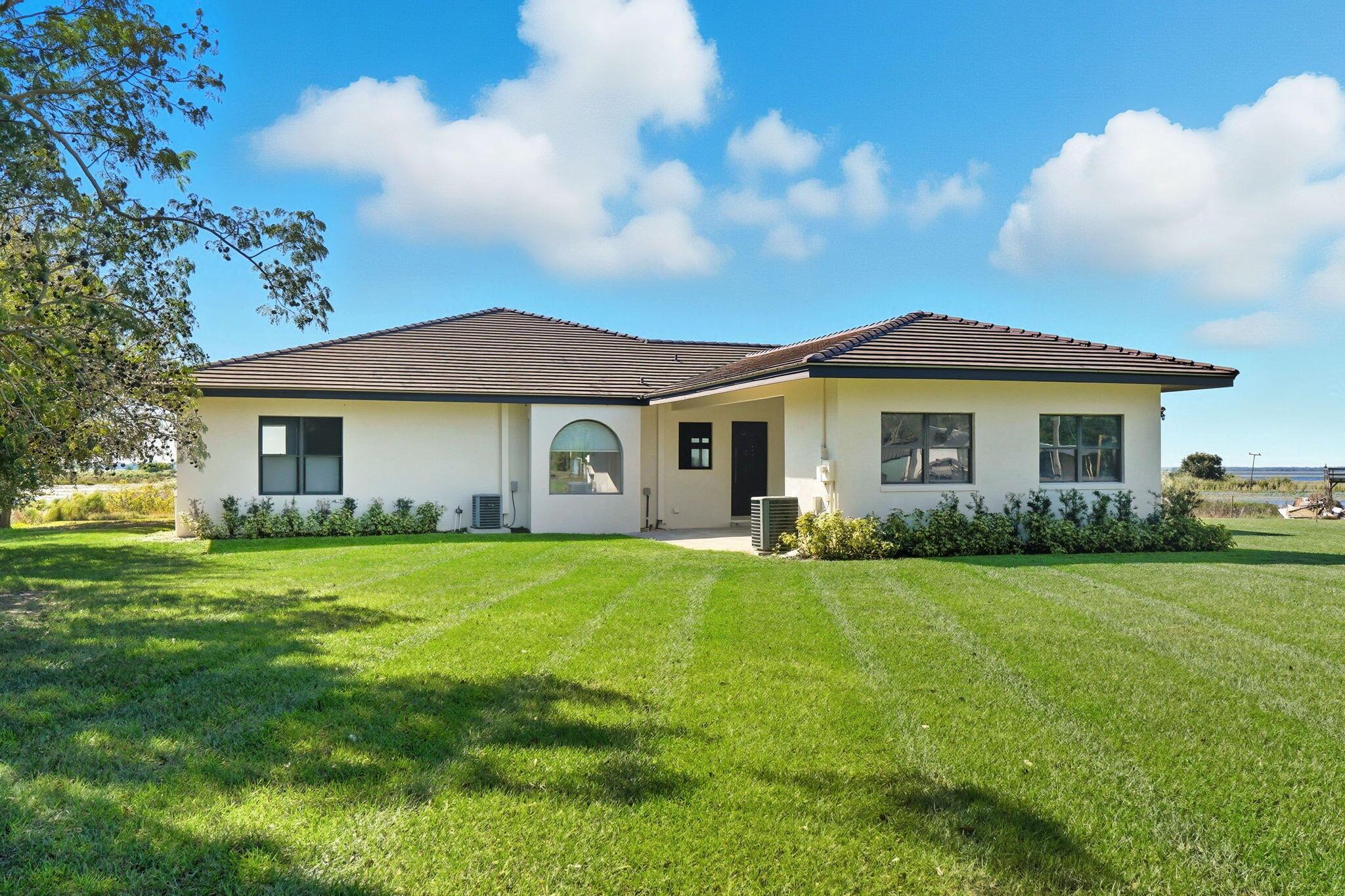 BREEZY POINT - Residential