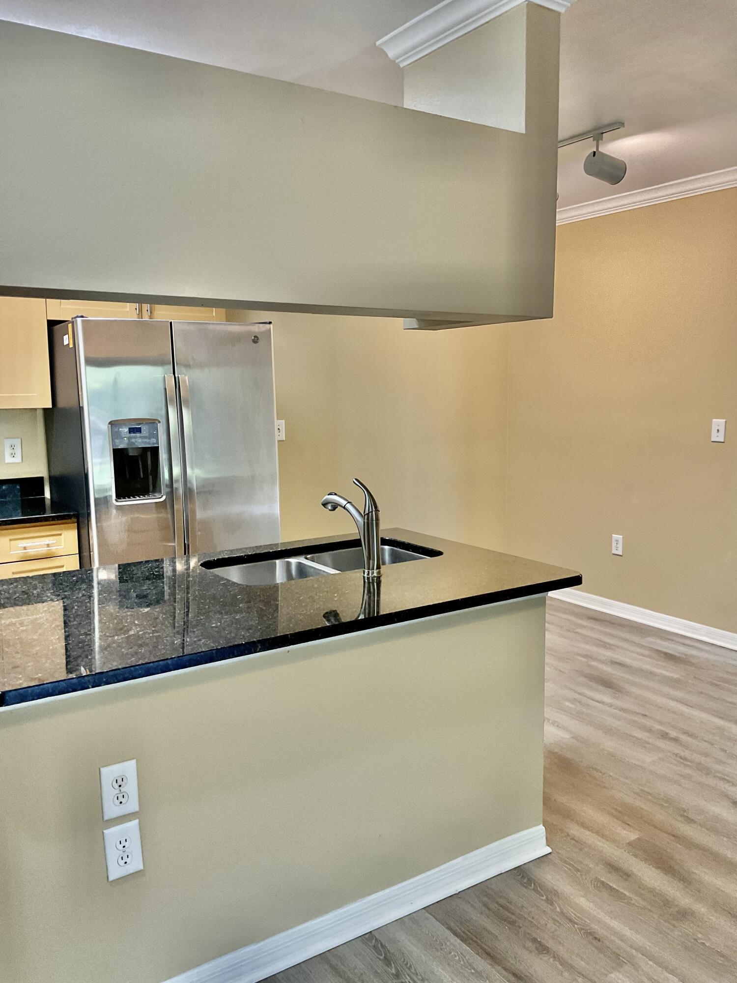 VILLAS AT EMERALD DUNES CONDO - Residential Lease