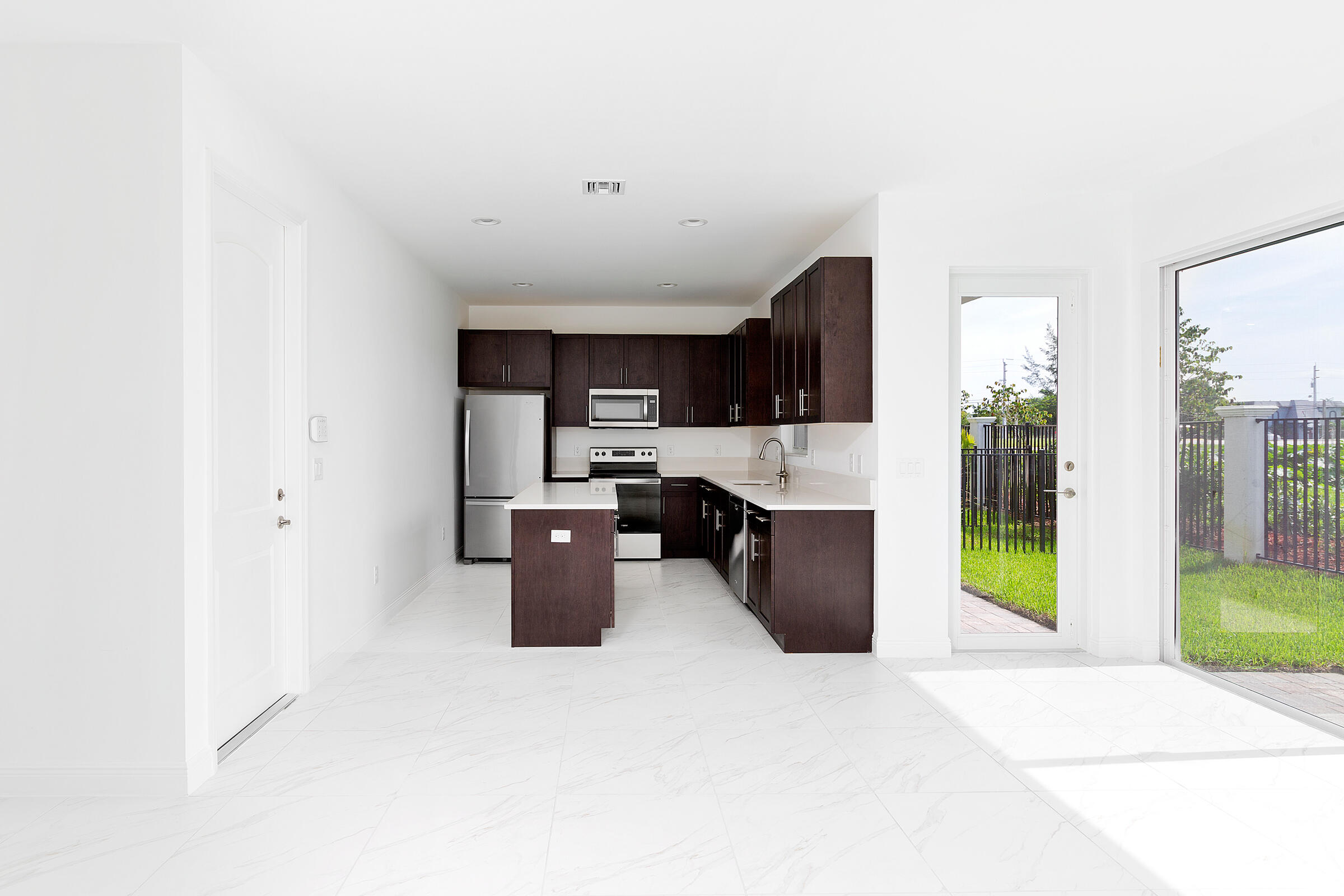 6931 Pines Circle 14