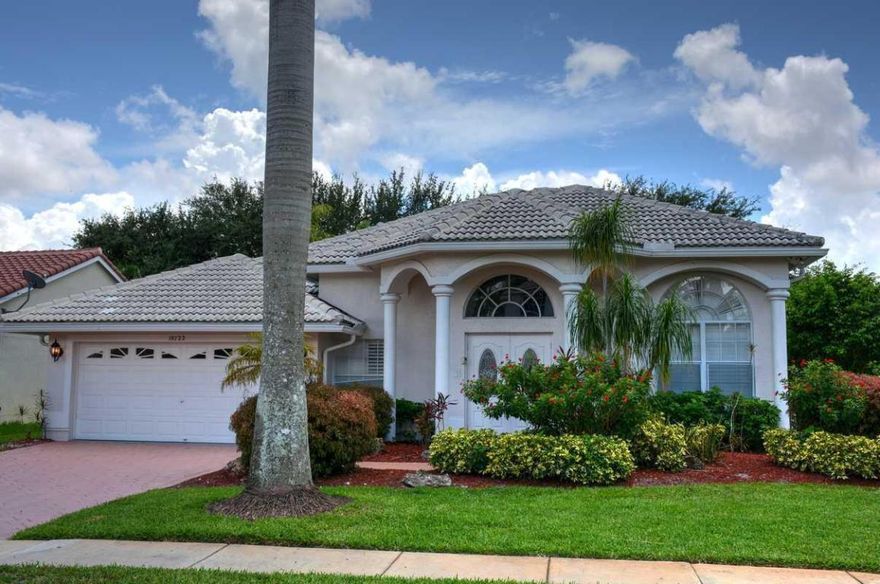 Gorgeous Pool Home in Country Club Gated setting without any membership equity or club dues. Screened in Pool Deck, with Granite kitchen counter tops and Cherry wood cabinets. Beautiful wood tile floors through out.Cabana bathroom off pool and outdoor shower,  Sparkling pool has new Diamond Brite surface,.Huge master Bedroom en-suite, split bedroom floor plan. Impeccable landscaping.
A-rated school district.

MOTIVATED SELLER!! MAKE AN OFFER!
NEEDS TO RELOCATE FOR WORK.